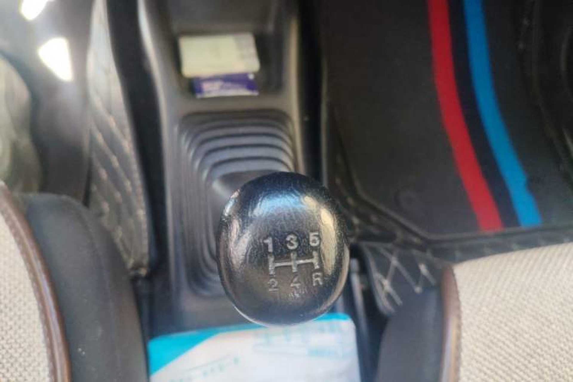 Used Suzuki Jimny 2012 1.3 MT JLX Navigation Edition Gear Lever