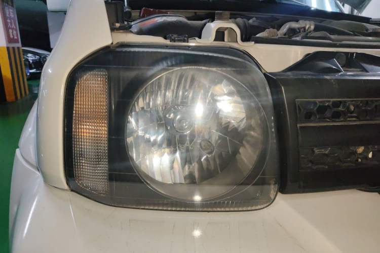 Used Suzuki Jimny  Right Front Headlight