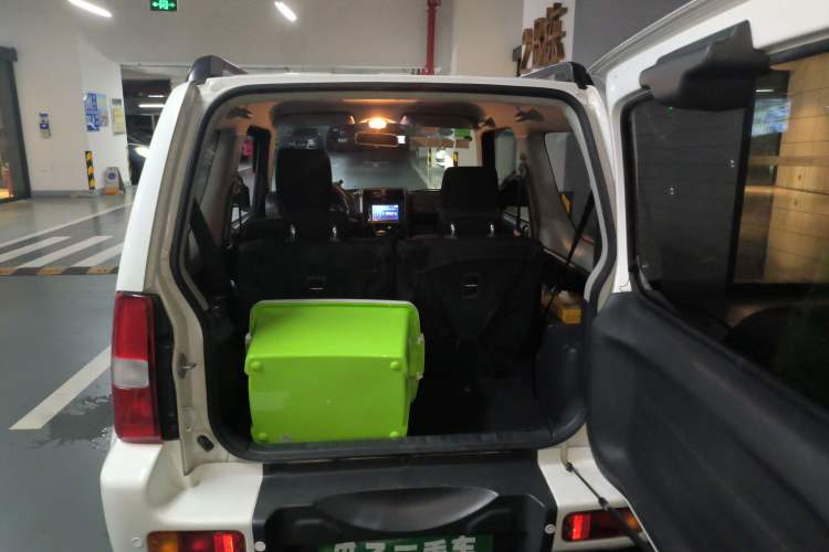 Used Suzuki Jimny 2012 1.3 AT JLX Navigation Edition Trunk