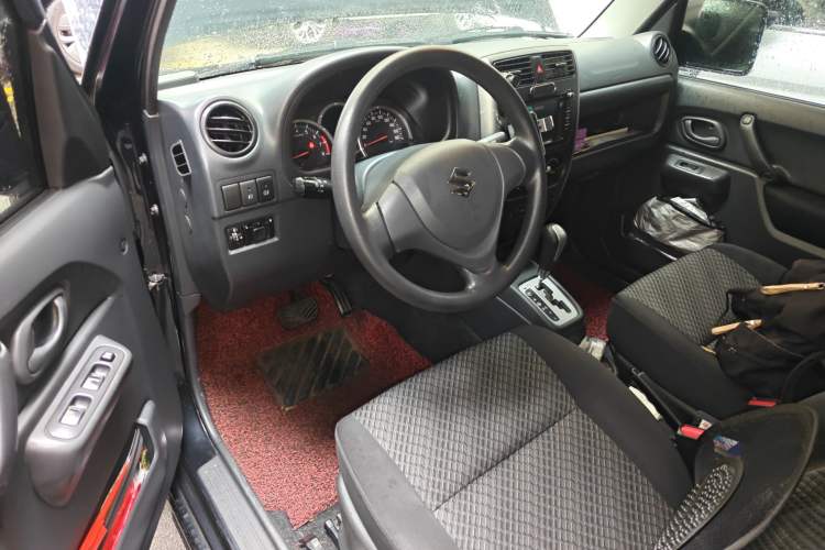 Used Suzuki Jimny 2015 1.3 AT JLX Center Console