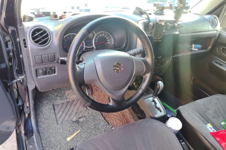 Used Suzuki Jimny 2015 1.3 AT JLX Center Console
