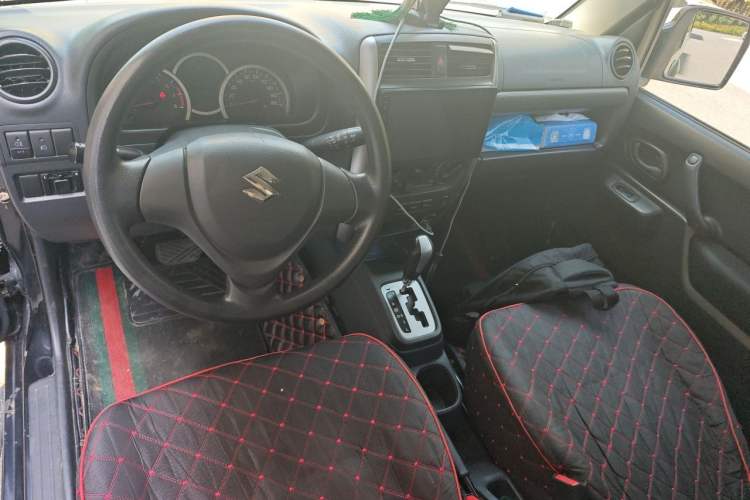 Used Suzuki Jimny 2015 1.3 AT JLX Center Console