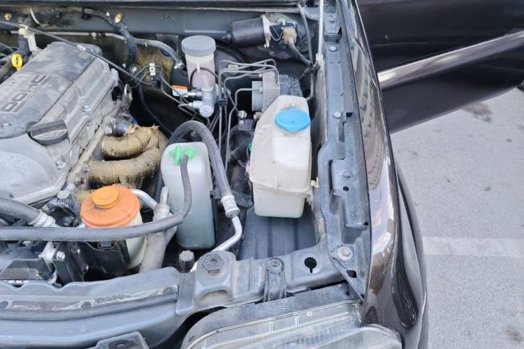 Used Suzuki Jimny 2015 1.3 AT JLX Engine Bay Left
