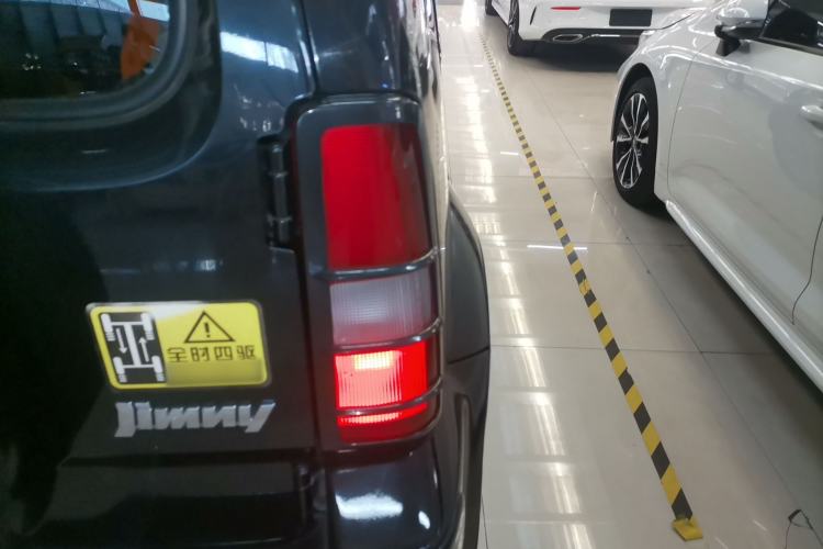 Used Suzuki Jimny 2015 1.3 MT JLX Exterior 6