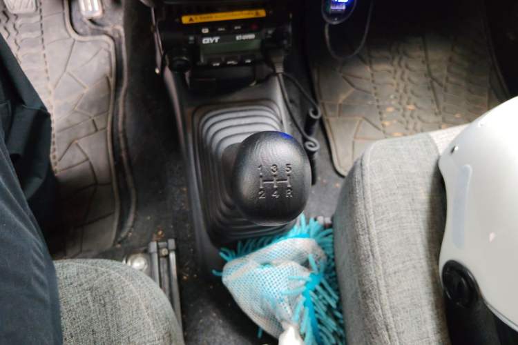 Used Suzuki Jimny 2015 1.3 MT JLX Gear Lever