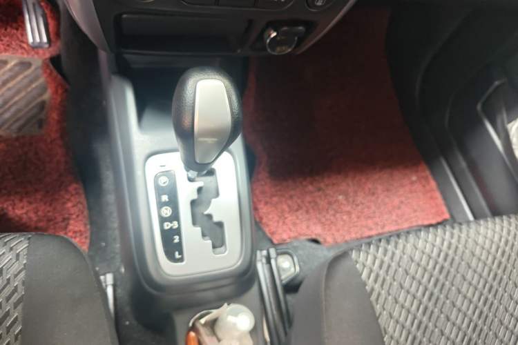 Used Suzuki Jimny 2015 1.3 AT JLX Gear Lever
