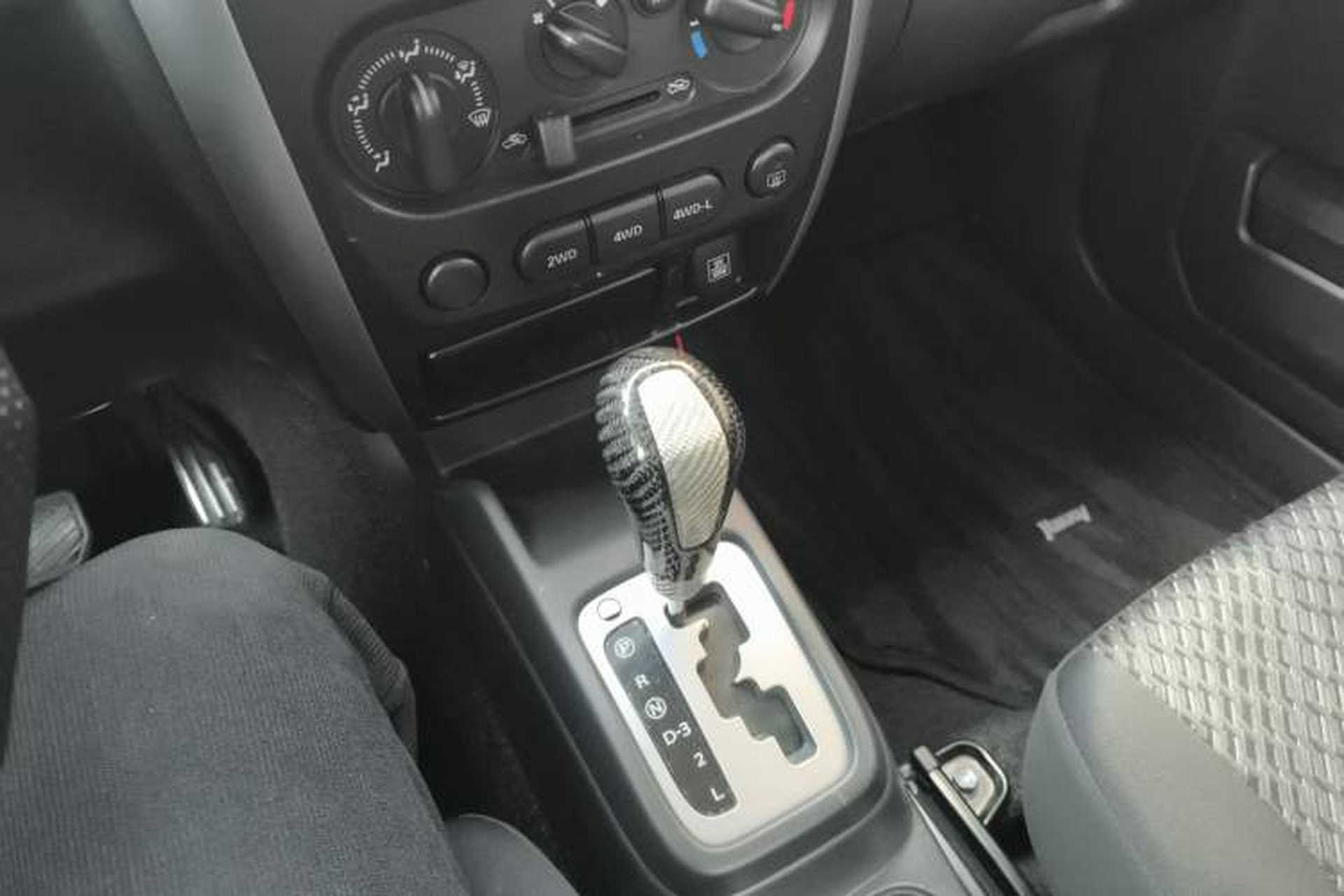 Used Suzuki Jimny 2015 1.3 AT JLX Gear Lever