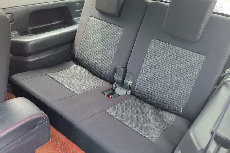 Used Suzuki Jimny 2015 1.3 AT JLX Interior 1