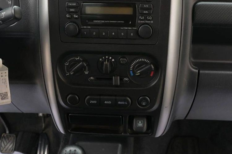 Used Suzuki Jimny 2015 1.3 MT JLX Interior 2