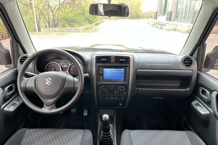 Used Suzuki Jimny 2015 1.3 MT JLX Interior 2