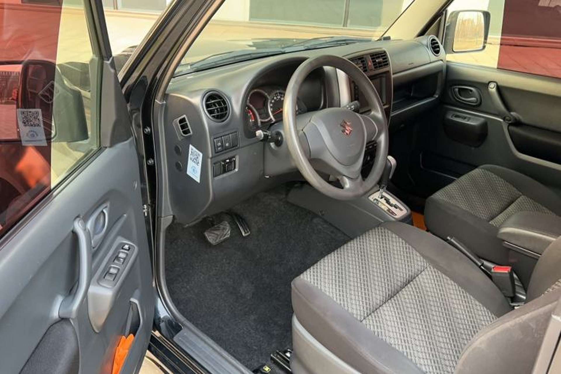 Used Suzuki Jimny 2015 1.3L AT JLX Navigation Edition Interior 2