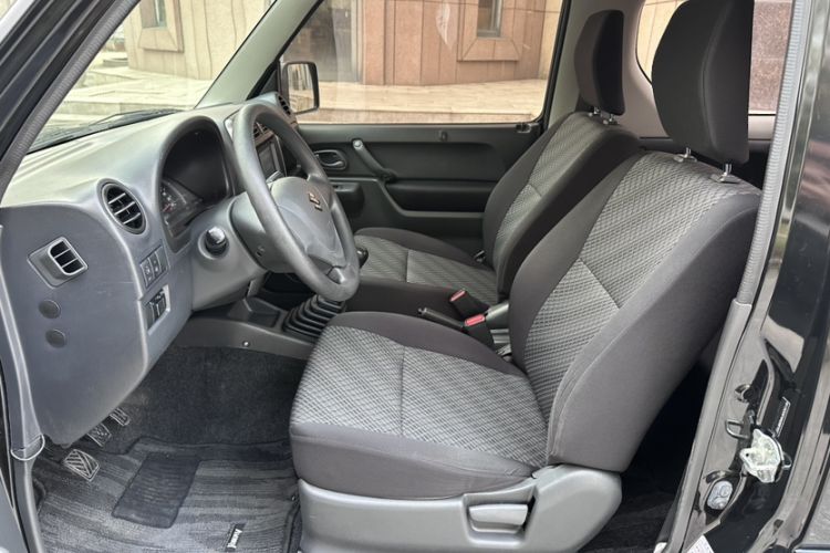 Used Suzuki Jimny 2015 1.3 MT JLX Interior 3