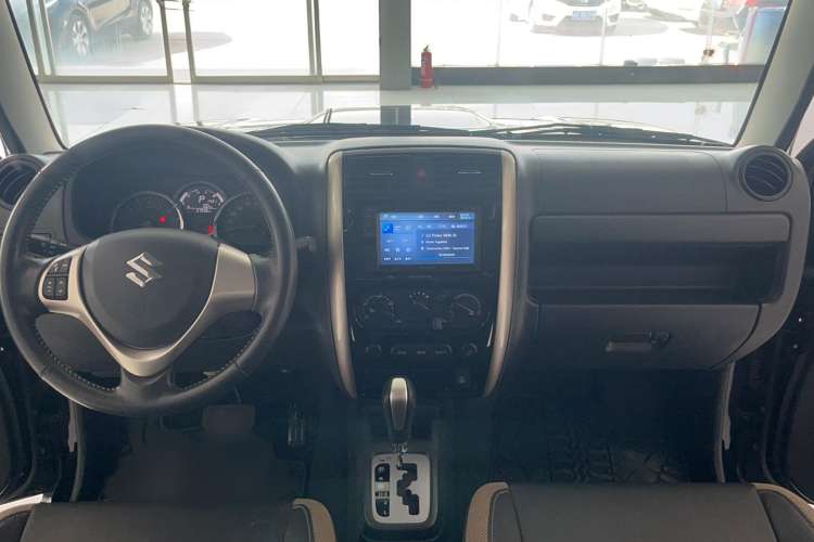 Used Suzuki Jimny 2015 1.3 AT Mode3 Navigation Edition Interior 3