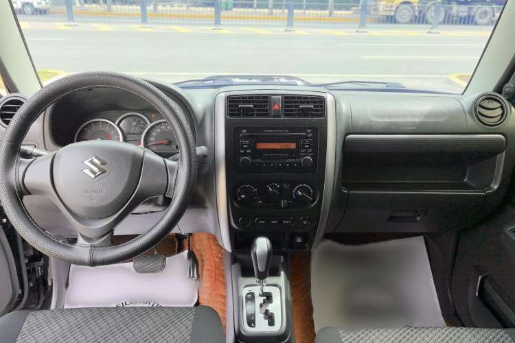Used Suzuki Jimny 2015 1.3 AT JLX Interior 3
