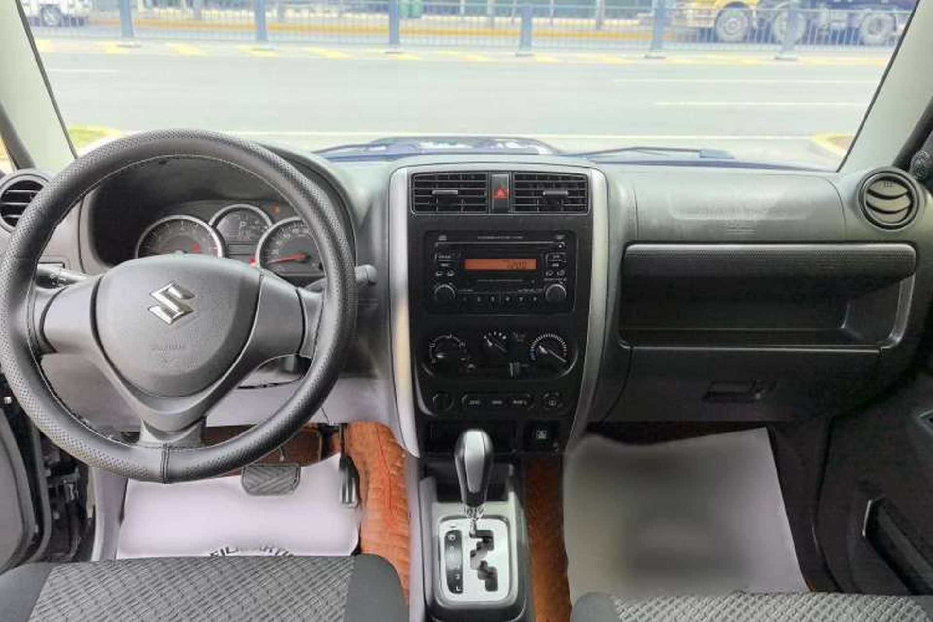 Used Suzuki Jimny 2015 1.3 AT JLX Interior 3