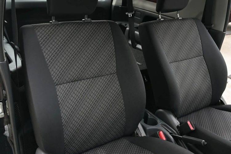 Used Suzuki Jimny 2015 1.3 MT JLX Interior 4