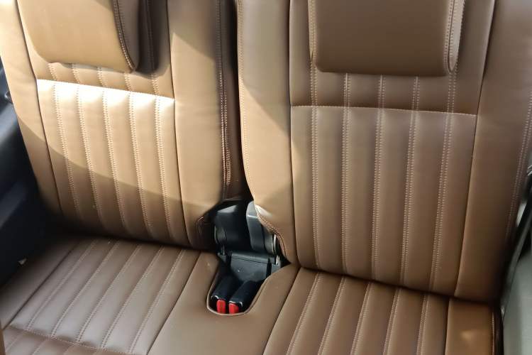 Used Suzuki Jimny 2015 1.3 AT JLX Interior 4