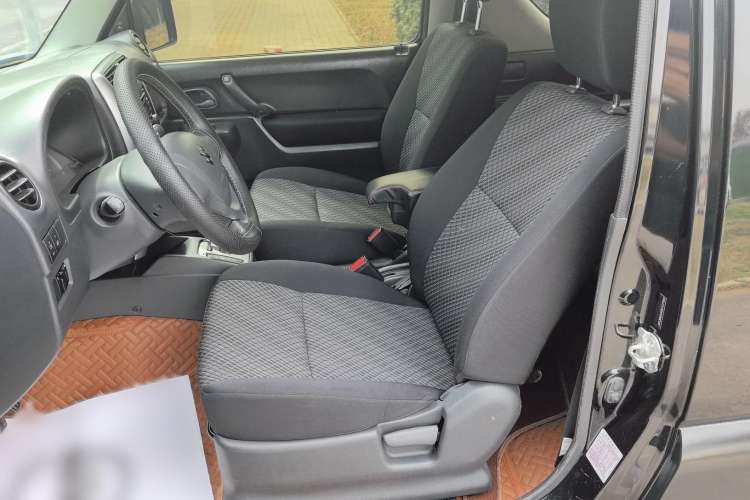 Used Suzuki Jimny 2015 1.3 AT JLX Interior 6