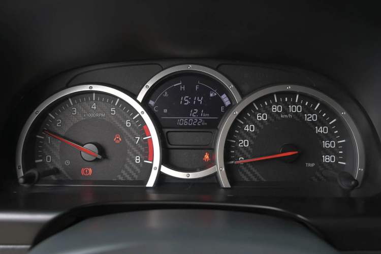 Used Suzuki Jimny 2015 1.3 MT JLX Odometer Close Up