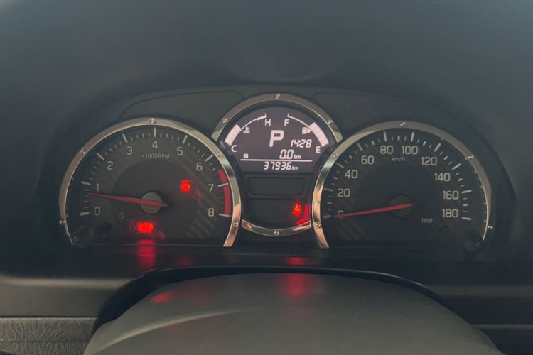 Used Suzuki Jimny 2015 1.3 AT Mode3 Navigation Edition Odometer Close Up