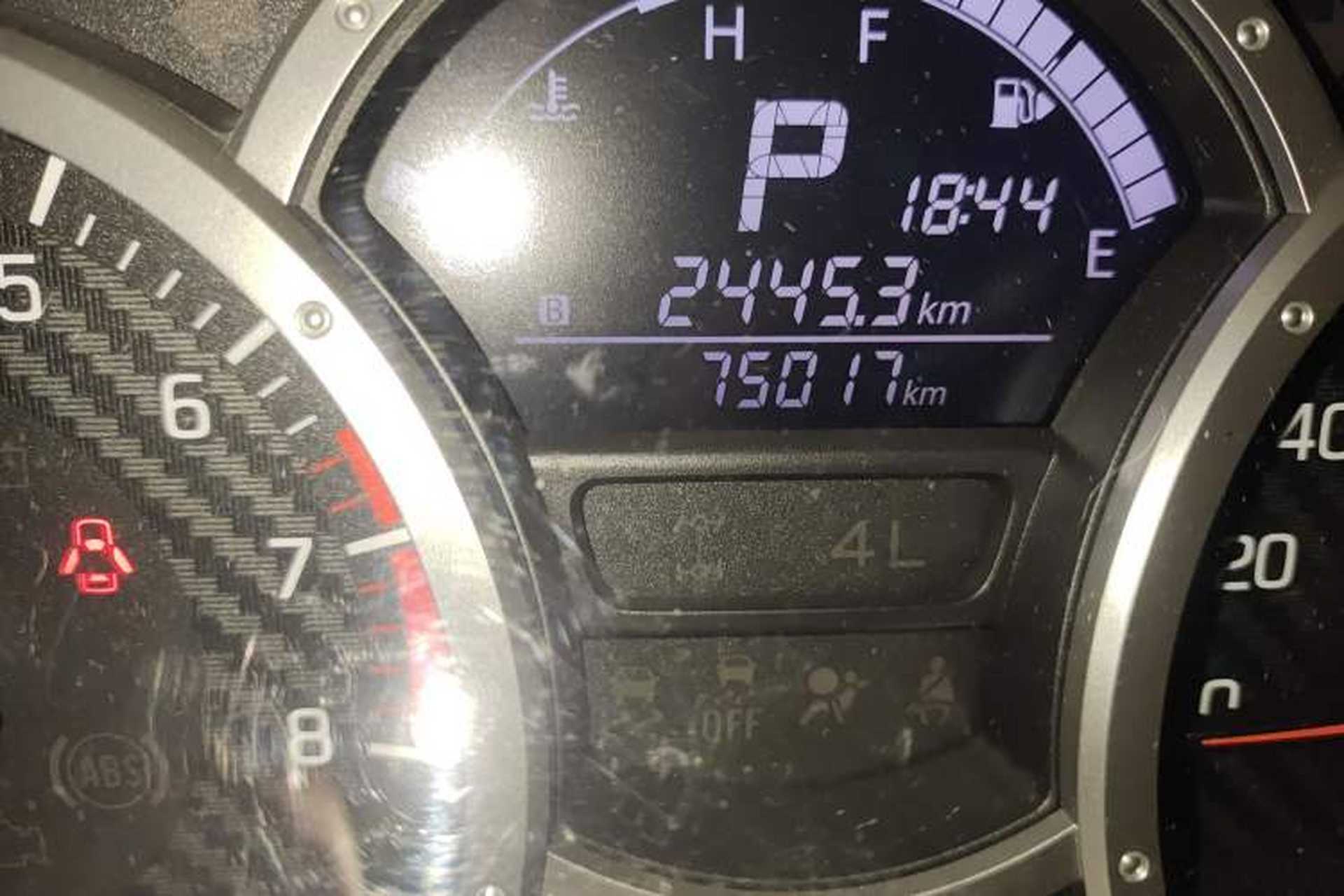 Used Suzuki Jimny 2015 1.3 AT JLX Odometer Close Up