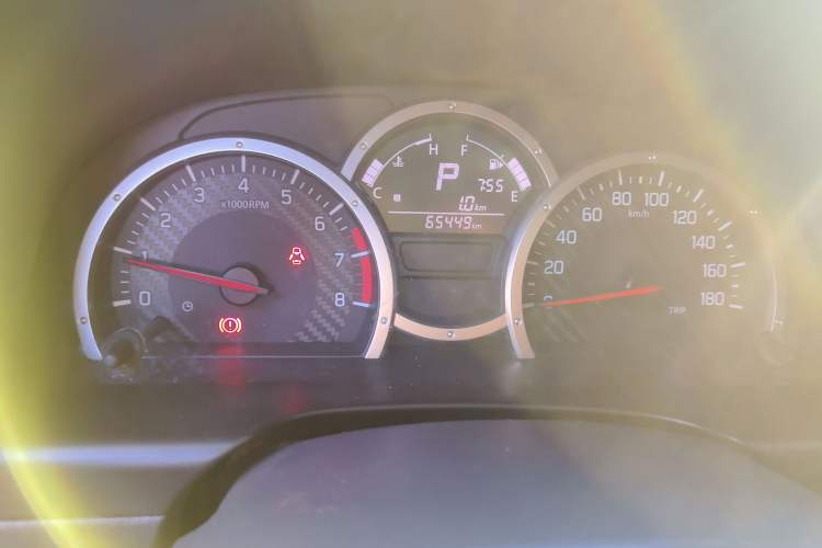 Used Suzuki Jimny 2015 1.3 AT JLX Odometer Close Up