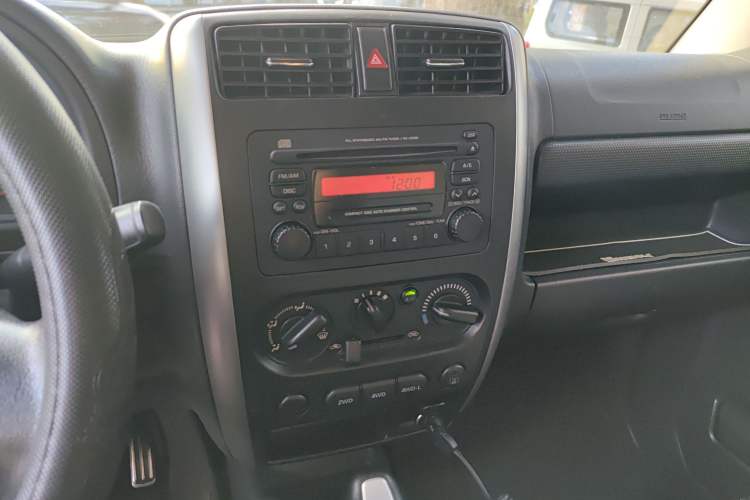 Used Suzuki Jimny 2015 1.3 AT JLX Audio And AC Panel
