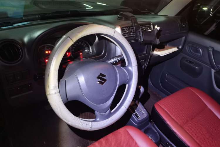 Used Suzuki Jimny 2015 1.3L AT JLX Navigation Edition Center Console