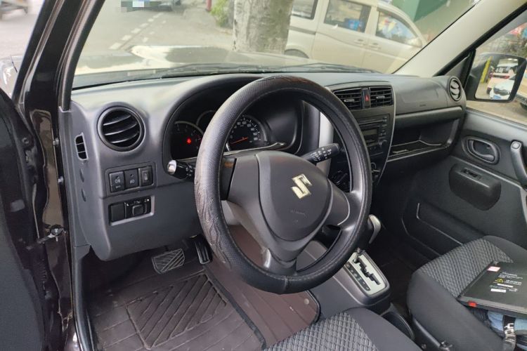 Used Suzuki Jimny 2015 1.3 AT JLX Center Console