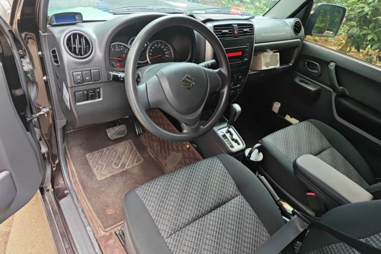 Used Suzuki Jimny 2015 1.3 AT JLX Center Console