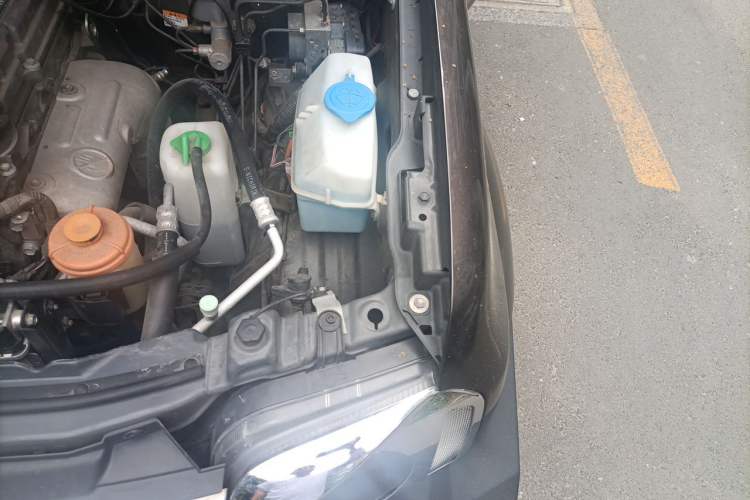 Used Suzuki Jimny 2015 1.3 AT JLX Engine Bay Left