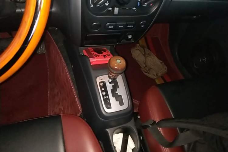 Used Suzuki Jimny 2015 1.3 AT JLX Gear Lever