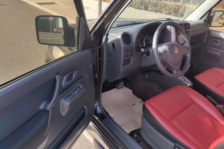 Used Suzuki Jimny 2015 1.3L AT JLX Navigation Edition Interior 2