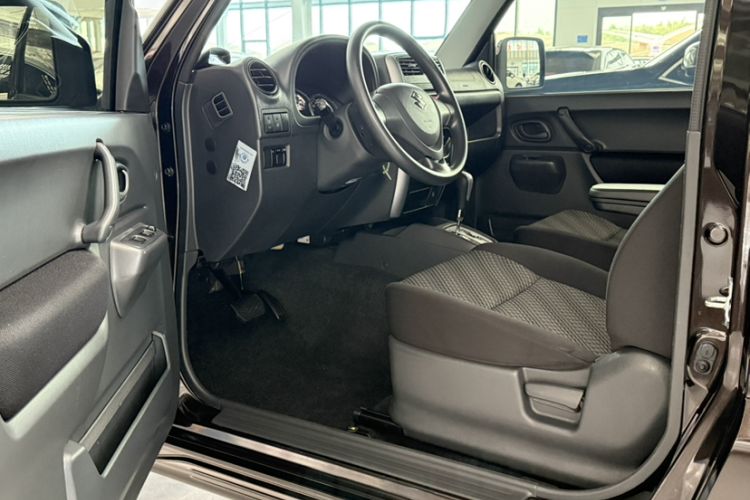 Used Suzuki Jimny 2015 1.3 AT JLX Interior 2