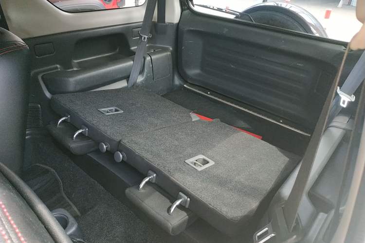 Used Suzuki Jimny 2015 1.3 AT JLX Interior 4