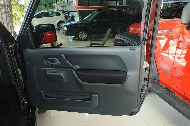 Used Suzuki Jimny 2015 1.3 AT JLX Interior 5