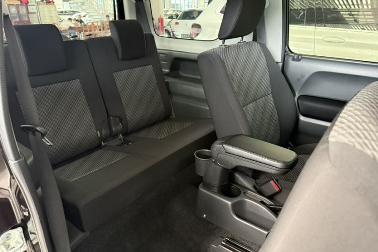 Used Suzuki Jimny 2015 1.3 AT JLX Interior 5