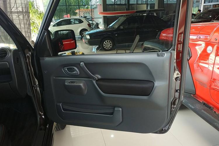 Used Suzuki Jimny 2015 1.3 AT JLX Interior 6