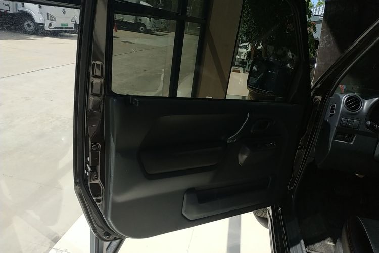 Used Suzuki Jimny 2015 1.3 AT JLX Interior 7