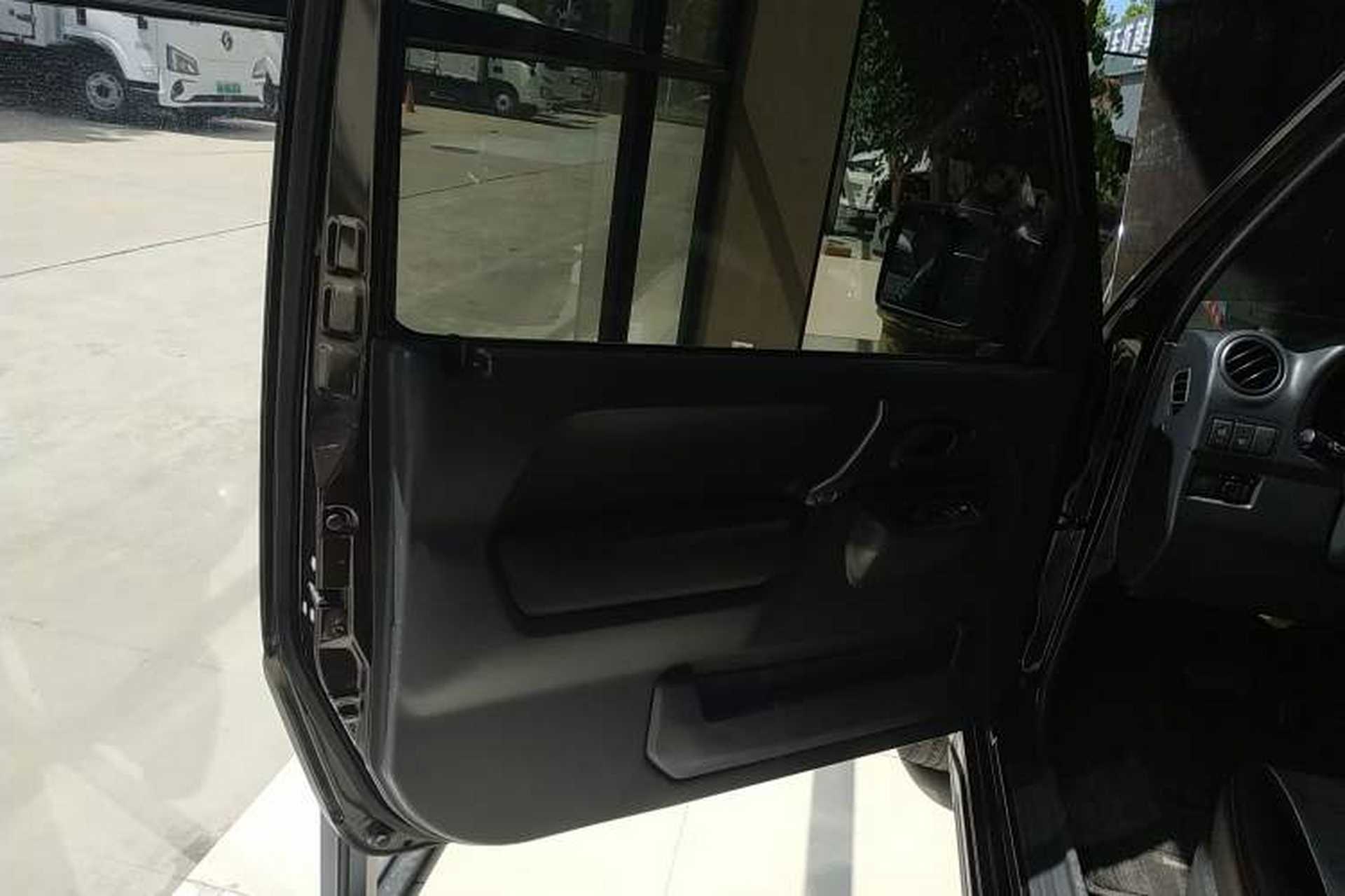 Used Suzuki Jimny 2015 1.3 AT JLX Interior 8