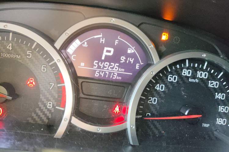 Used Suzuki Jimny 2015 1.3 AT JLX Odometer Close Up