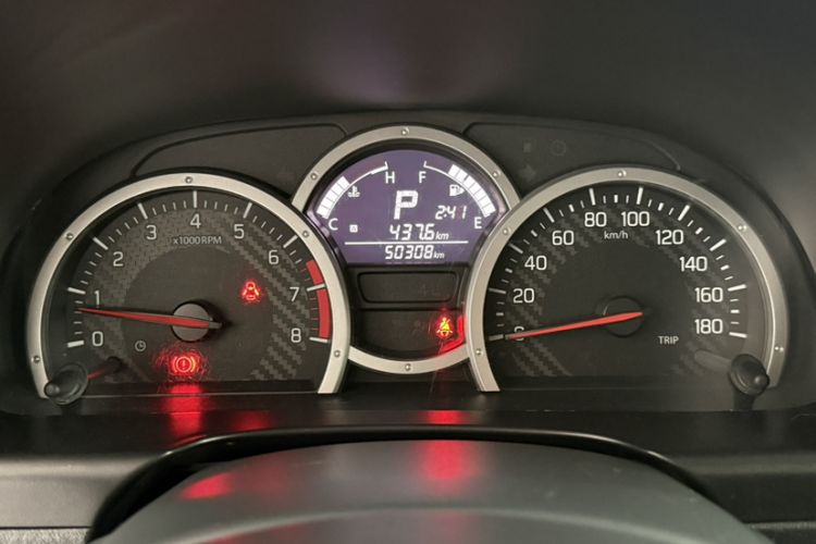 Used Suzuki Jimny 2015 1.3 AT JLX Odometer Close Up