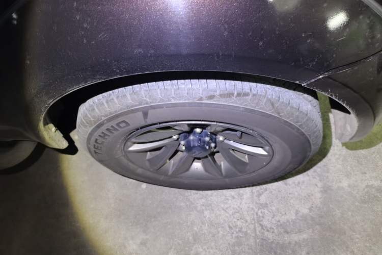 Used Suzuki Jimny 2015 1.3L AT JLX Navigation Edition Right Front Wheel Hub