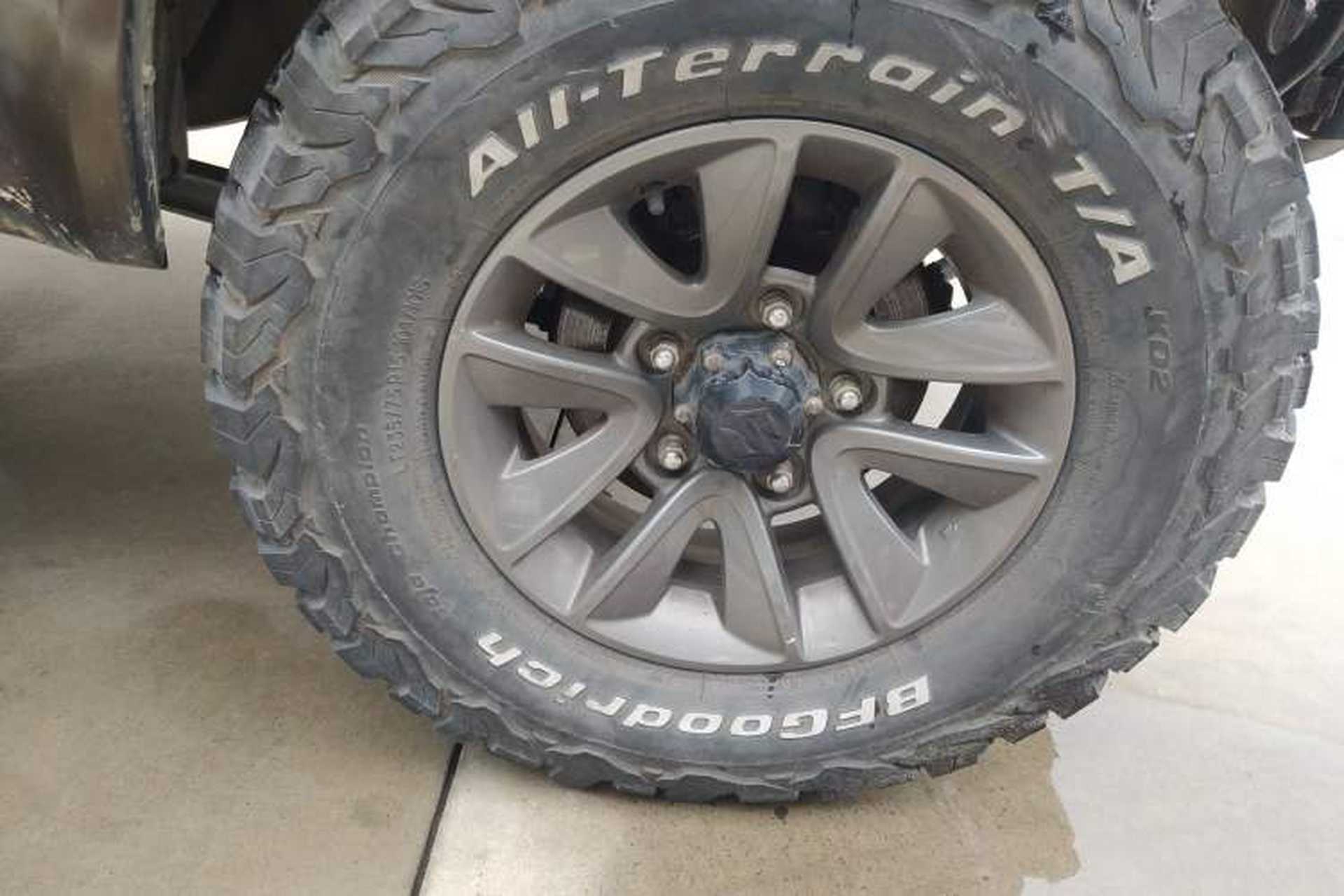 Used Suzuki Jimny 2015 1.3L AT JLX Navigation Edition Right Front Wheel Hub