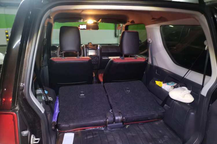 Used Suzuki Jimny 2015 1.3L AT JLX Navigation Edition Trunk