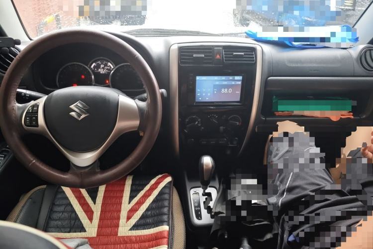 Used Suzuki Jimny 2015 1.3 AT JLX Center Console
