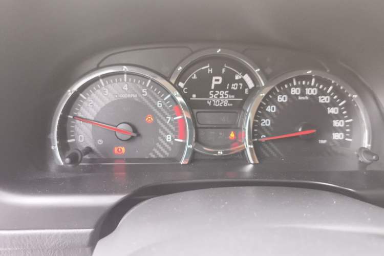 Used Suzuki Jimny 2015 1.3 AT Mode3 Navigation Edition Odometer Close Up