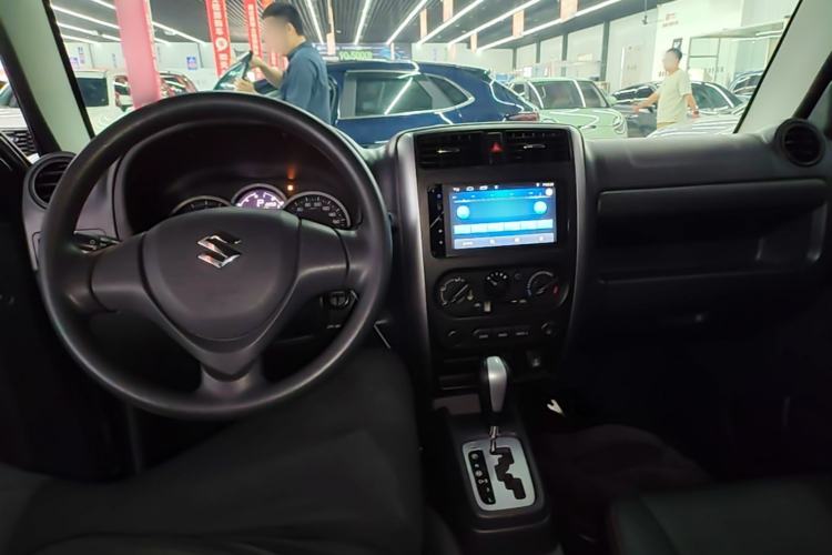 Used Suzuki Jimny 2015 1.3 AT JLX Center Console