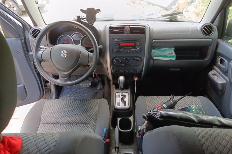 Used Suzuki Jimny 2015 1.3 AT JLX Center Console