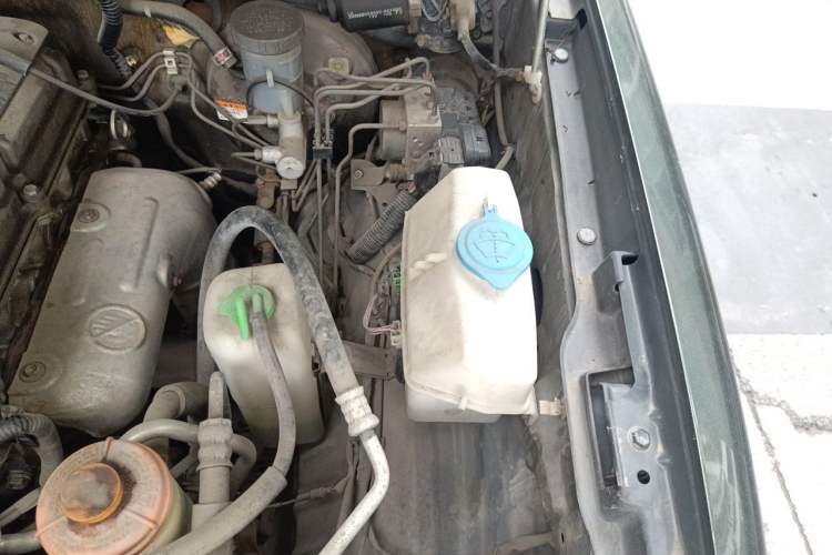 Used Suzuki Jimny 2015 1.3 AT JLX Engine Bay Left